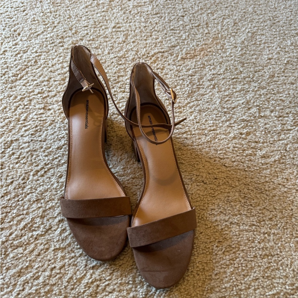 Amazon Essentials Tan Ankle Strap Sandals